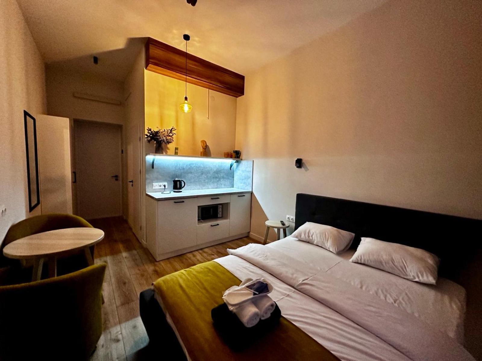 Hotel Gallery 21 Лвив Екстериор снимка