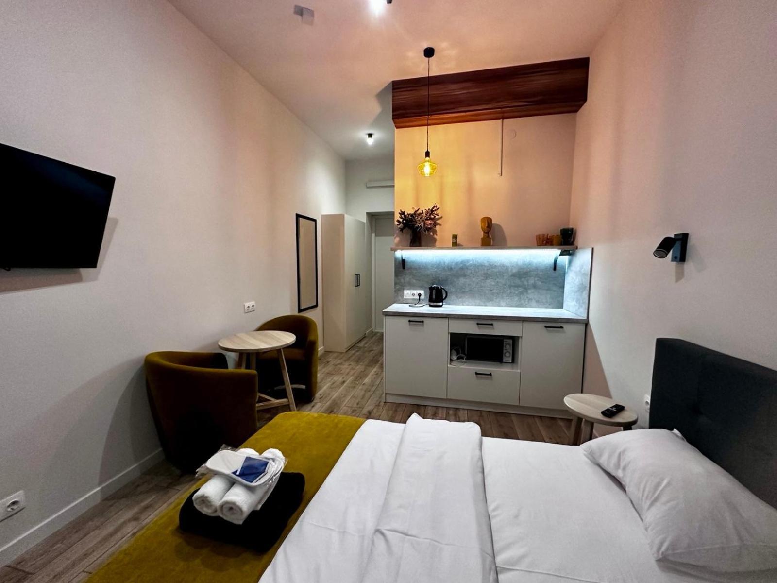 Hotel Gallery 21 Лвив Екстериор снимка
