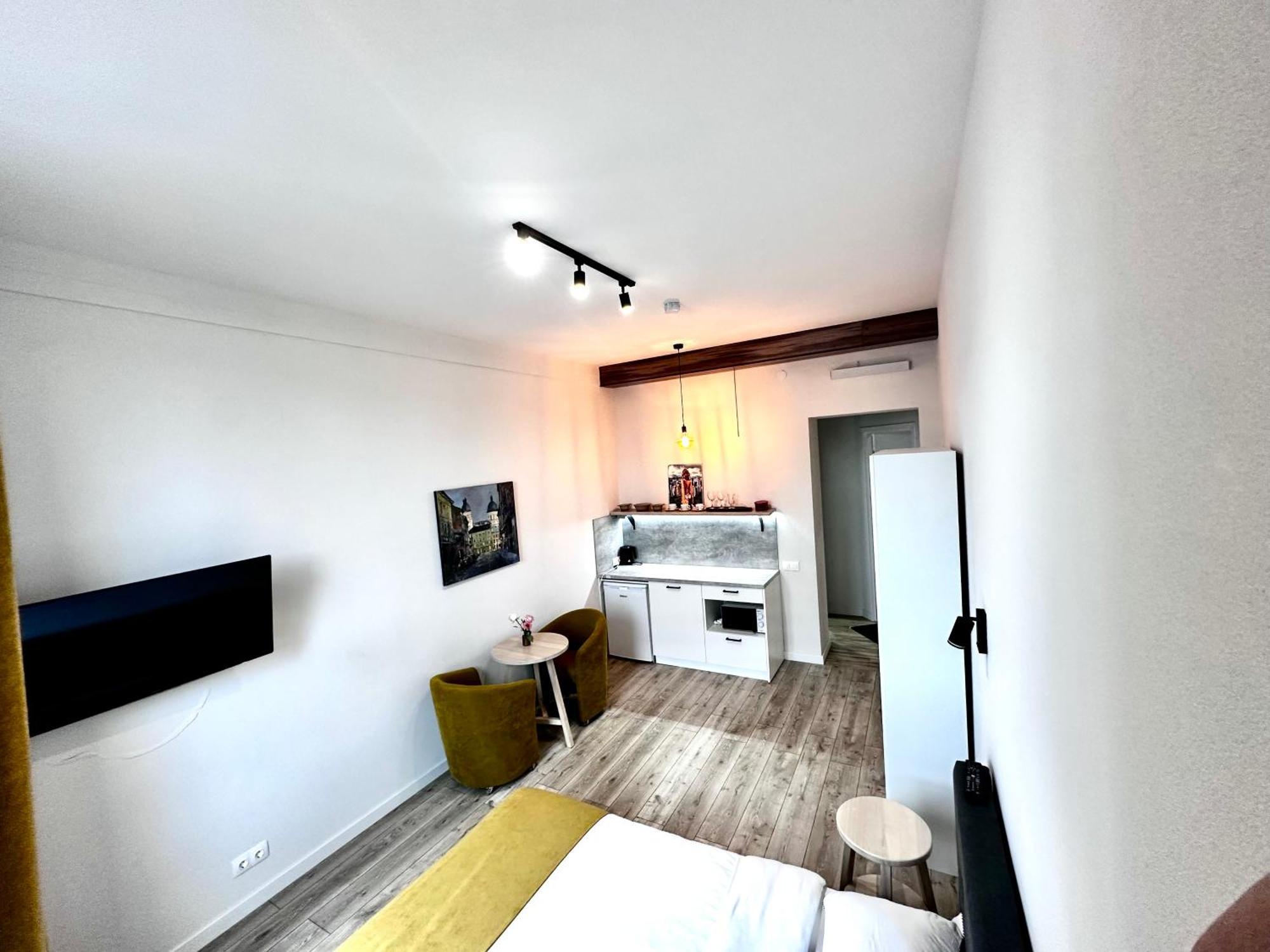 Hotel Gallery 21 Лвив Екстериор снимка