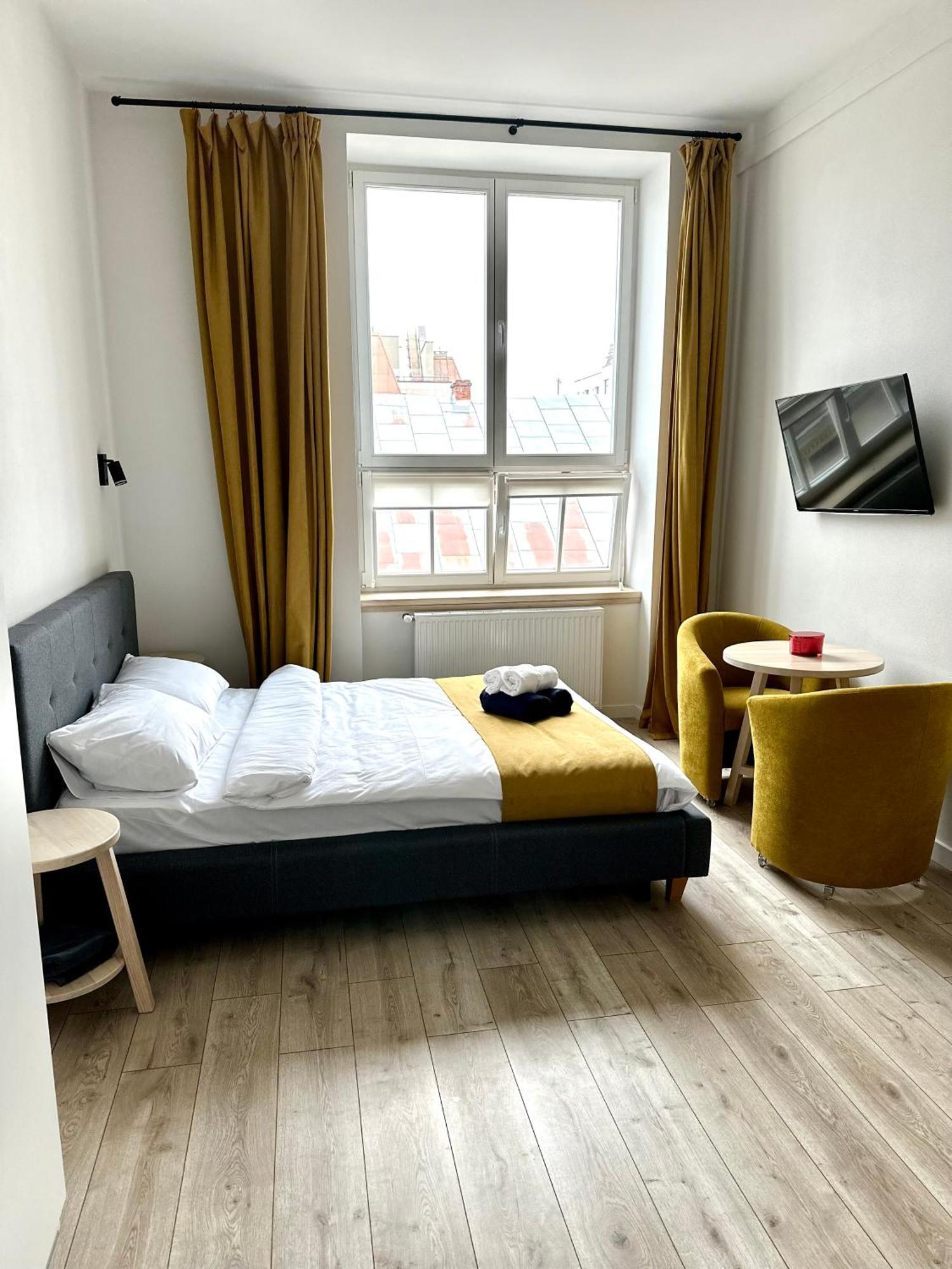 Hotel Gallery 21 Лвив Екстериор снимка