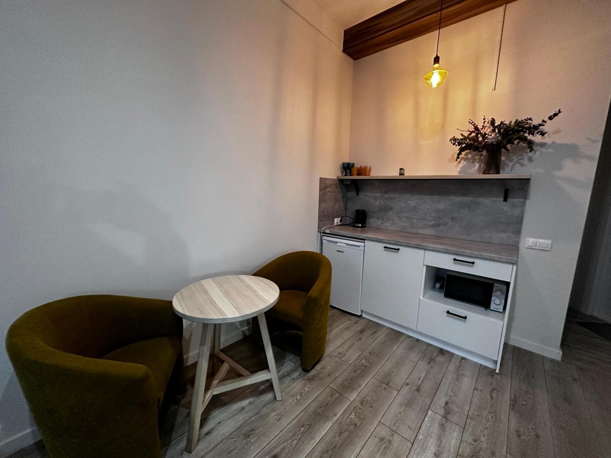 Hotel Gallery 21 Лвив Екстериор снимка