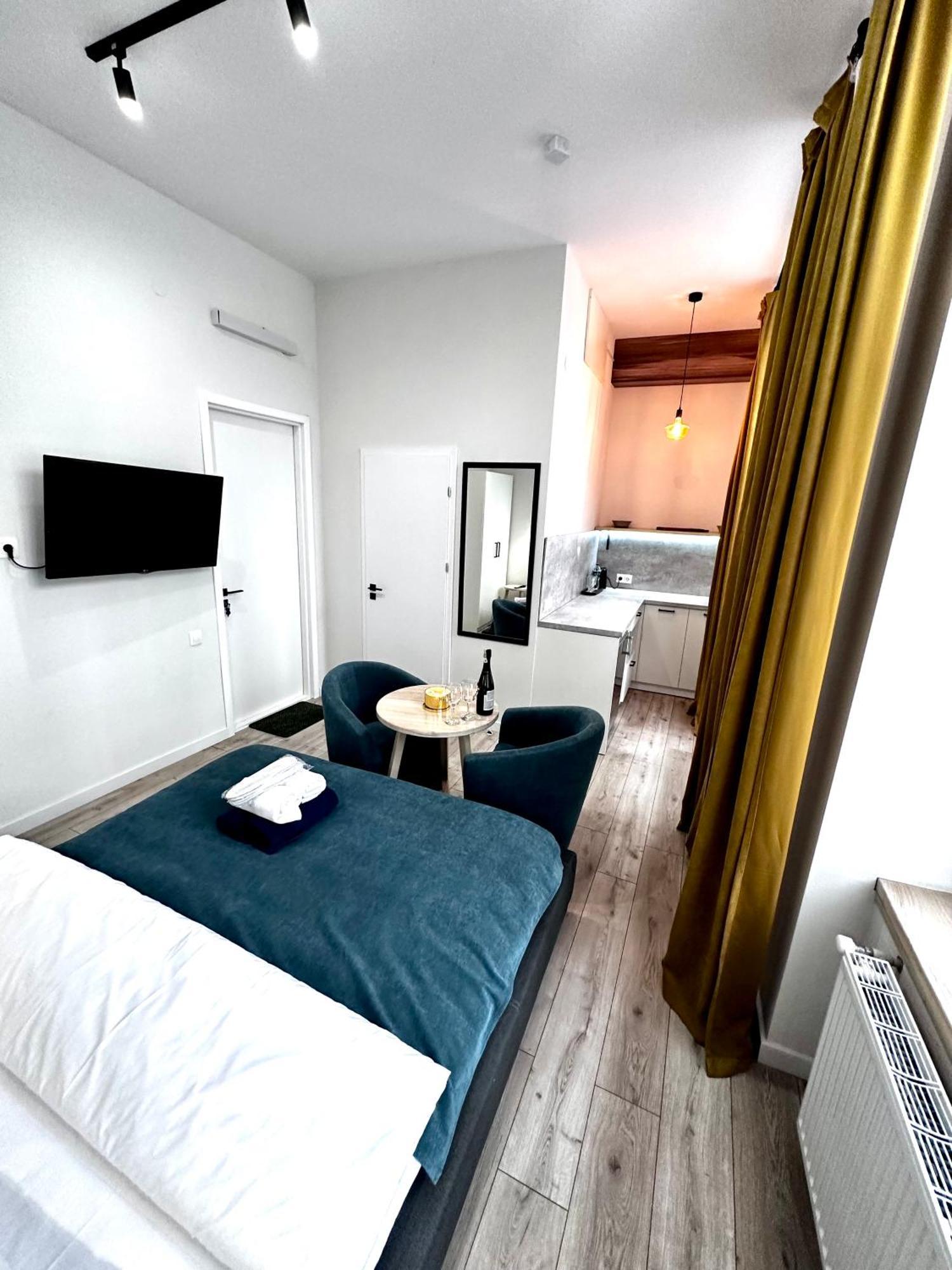 Hotel Gallery 21 Лвив Екстериор снимка