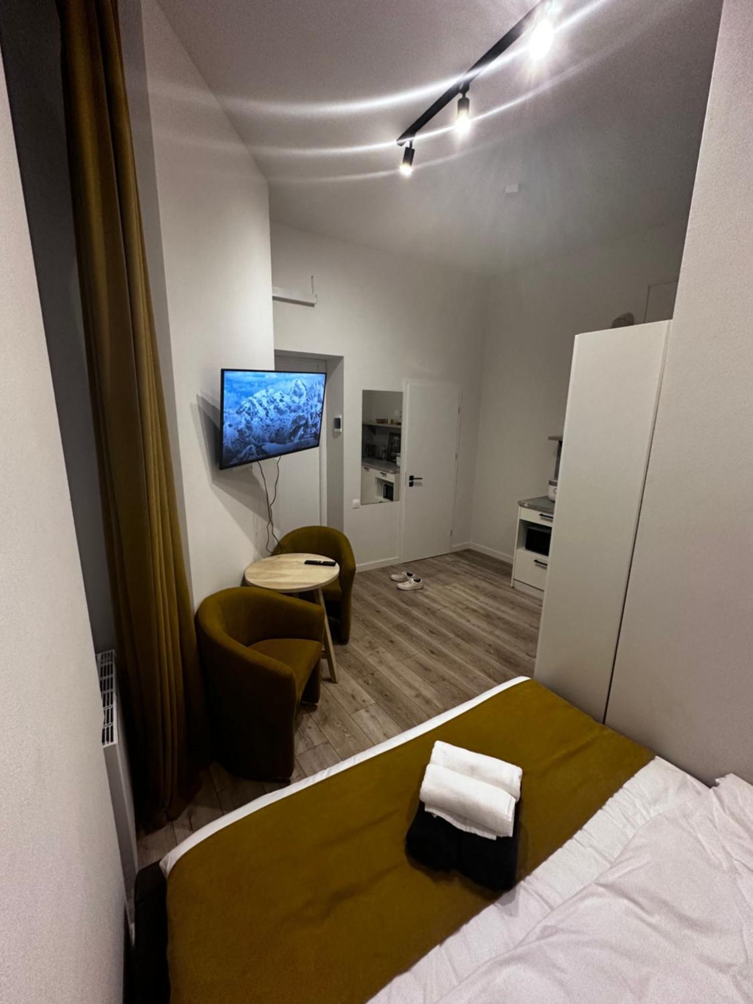 Hotel Gallery 21 Лвив Екстериор снимка