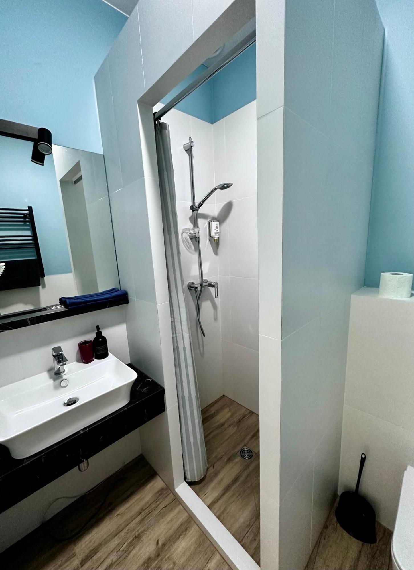 Hotel Gallery 21 Лвив Екстериор снимка