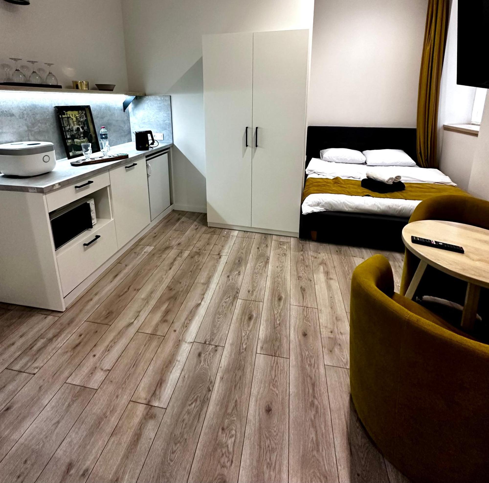 Hotel Gallery 21 Лвив Екстериор снимка