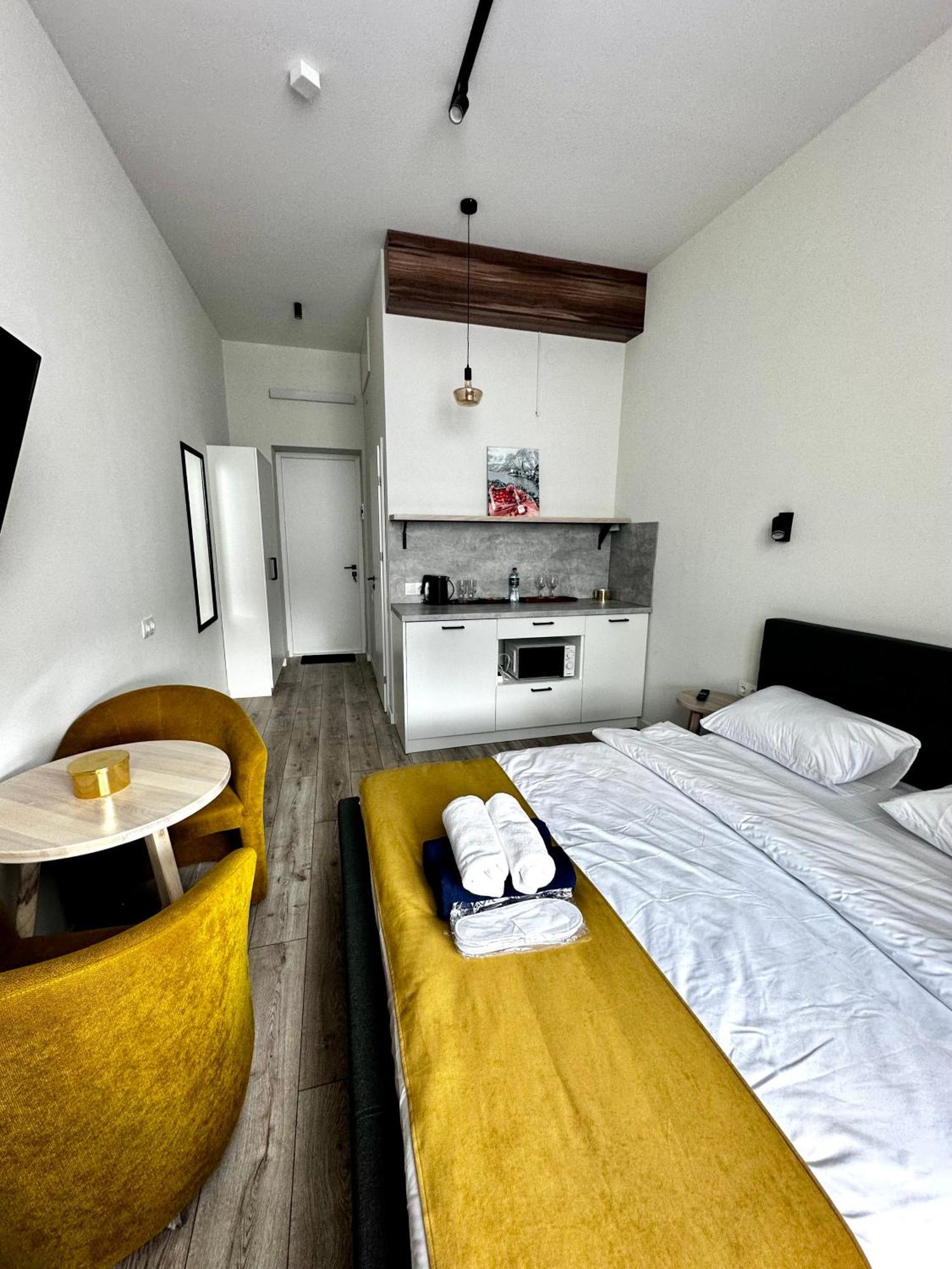 Hotel Gallery 21 Лвив Екстериор снимка
