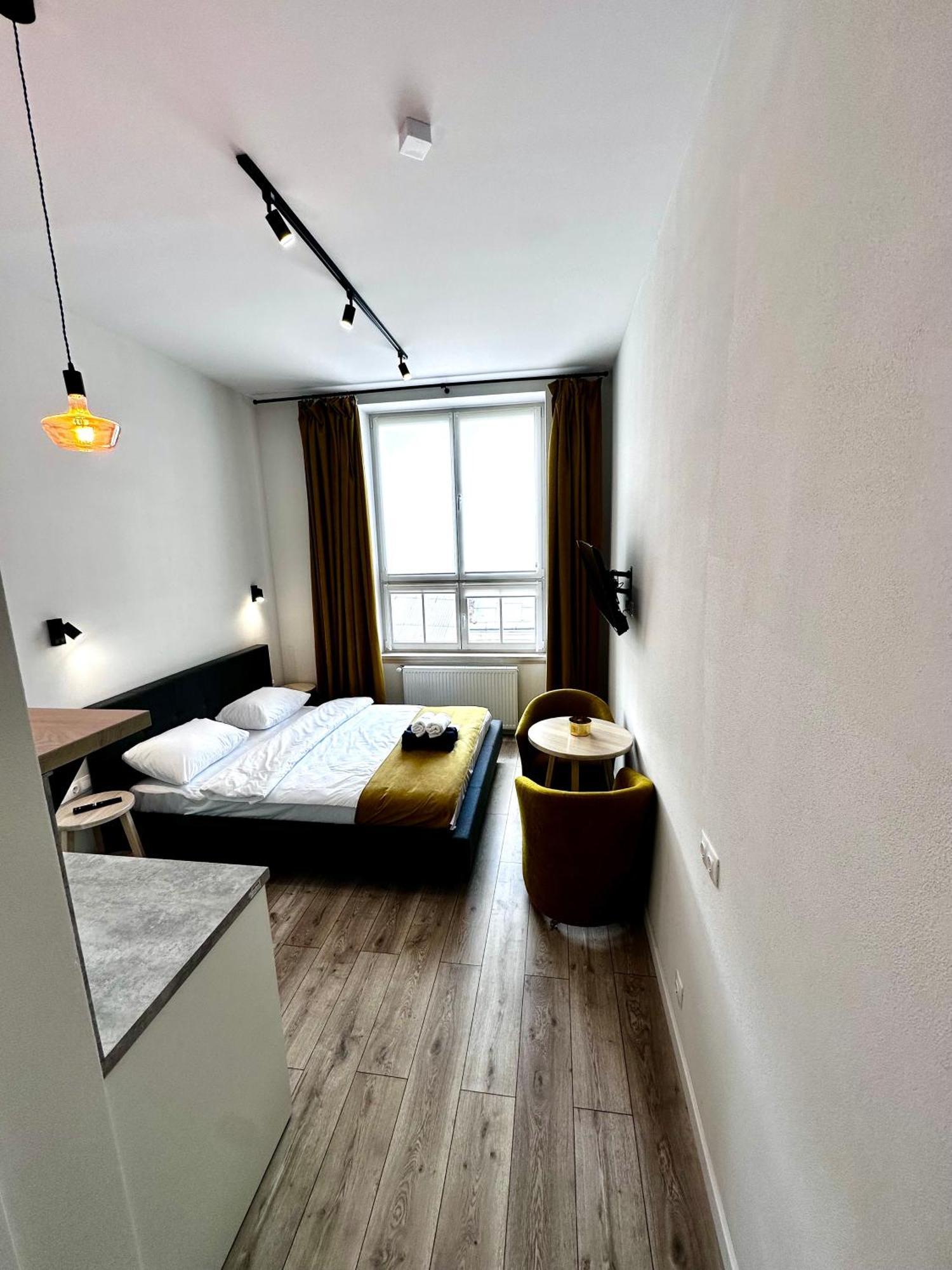Hotel Gallery 21 Лвив Екстериор снимка