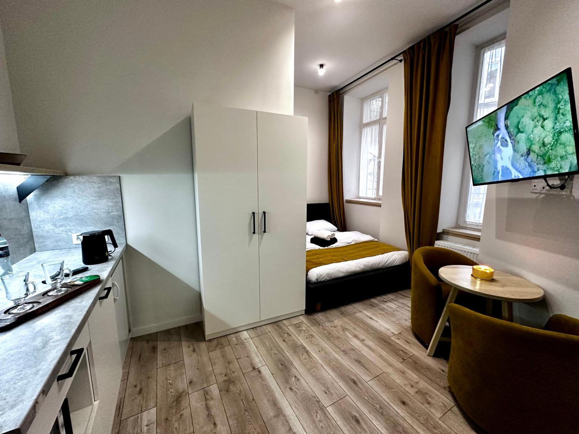Hotel Gallery 21 Лвив Екстериор снимка