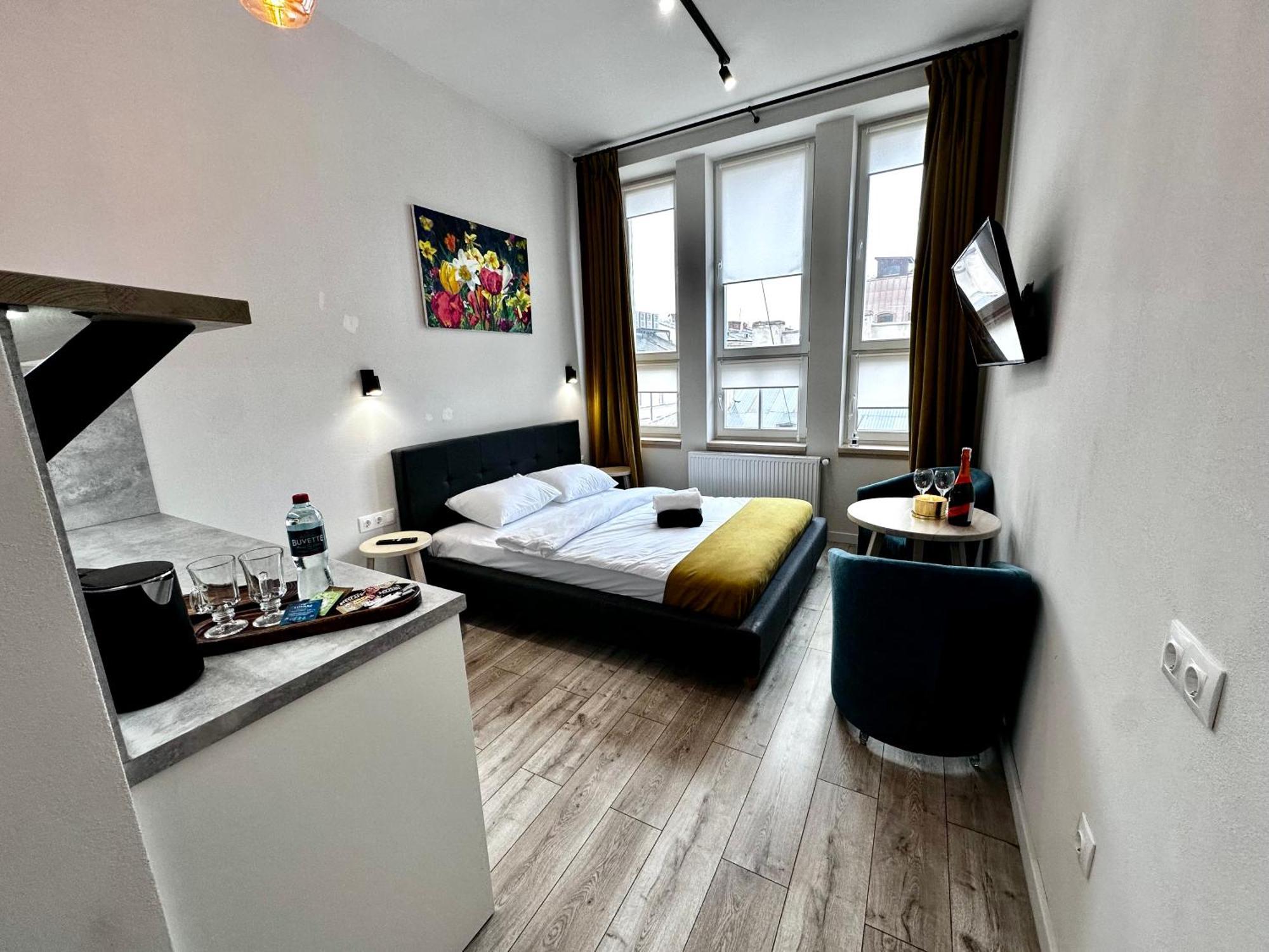 Hotel Gallery 21 Лвив Екстериор снимка