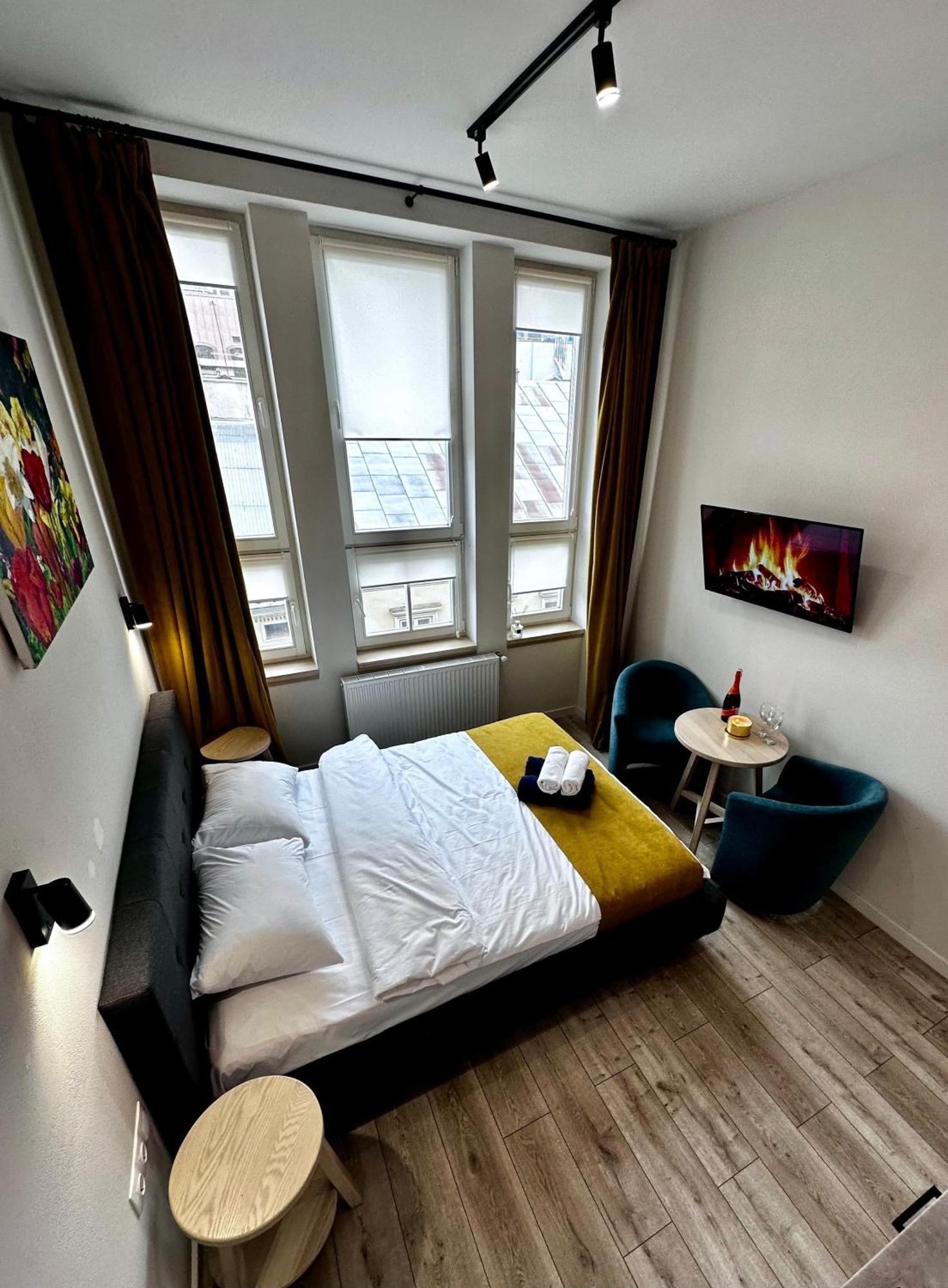 Hotel Gallery 21 Лвив Екстериор снимка