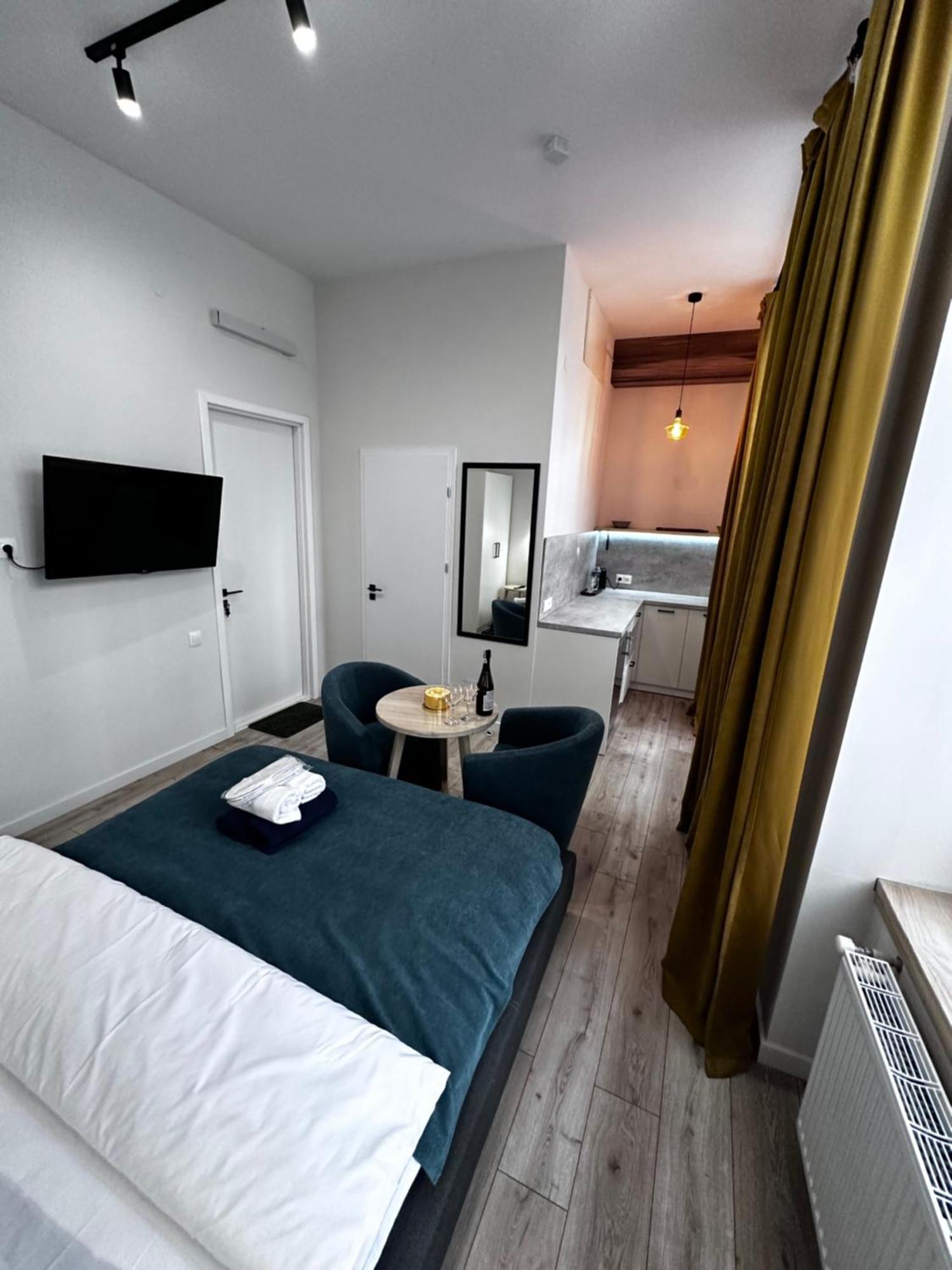 Hotel Gallery 21 Лвив Екстериор снимка