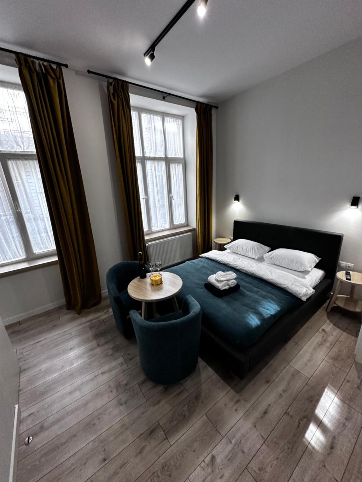 Hotel Gallery 21 Лвив Екстериор снимка