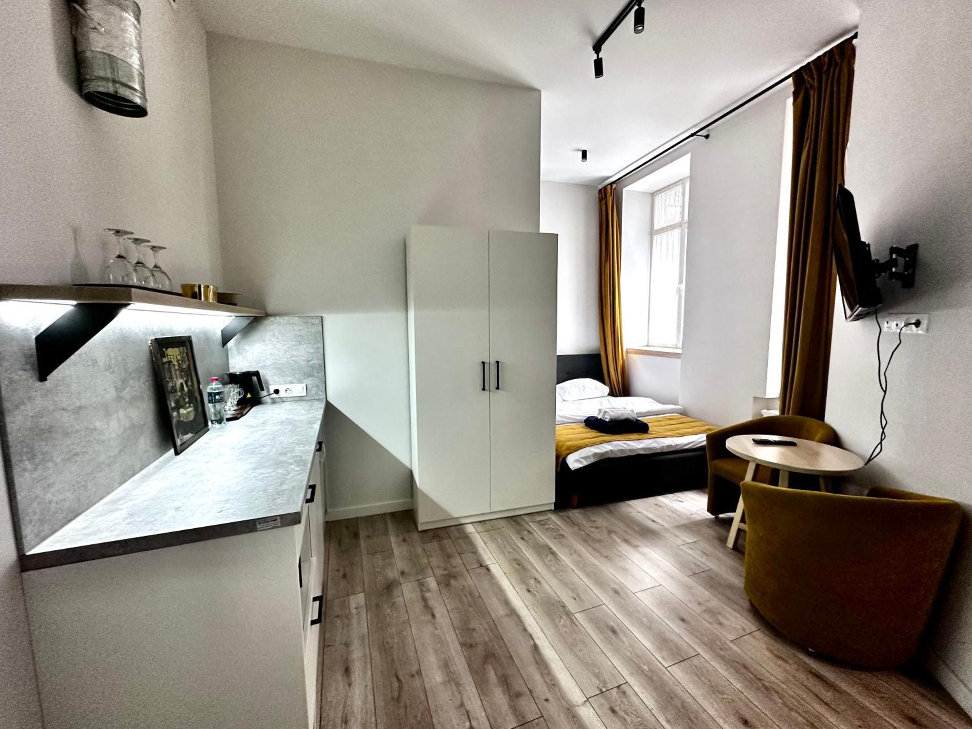 Hotel Gallery 21 Лвив Екстериор снимка